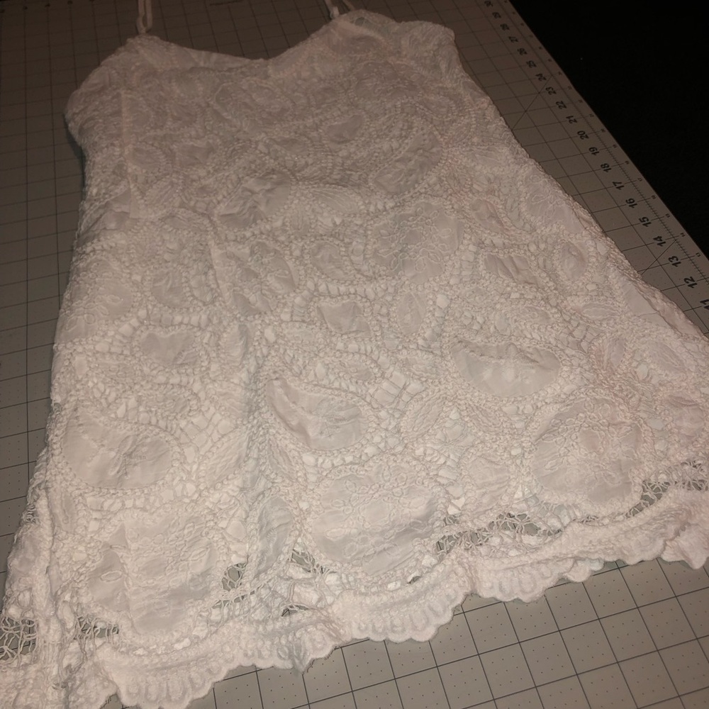 And Now This. Pattern Top. Size Large. White Color. - Picture 2 of 10